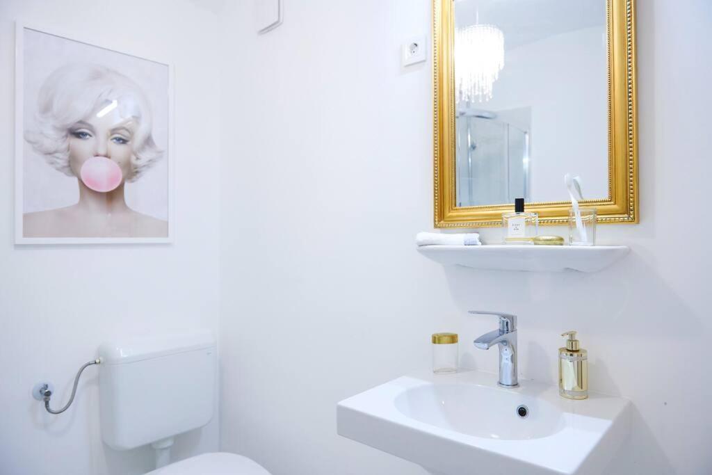 Appartement White Bliss Hideaway à Ljubljana Extérieur photo