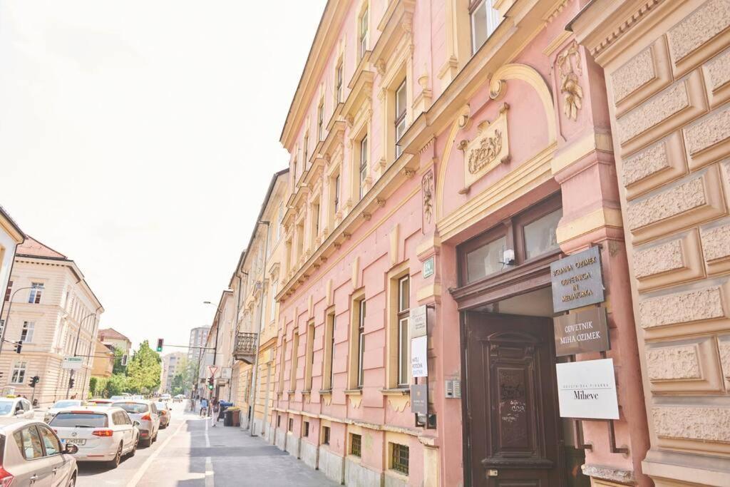 Appartement White Bliss Hideaway à Ljubljana Extérieur photo